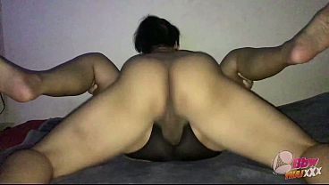 Mamá en forma follada con pantalones de yoga sexys