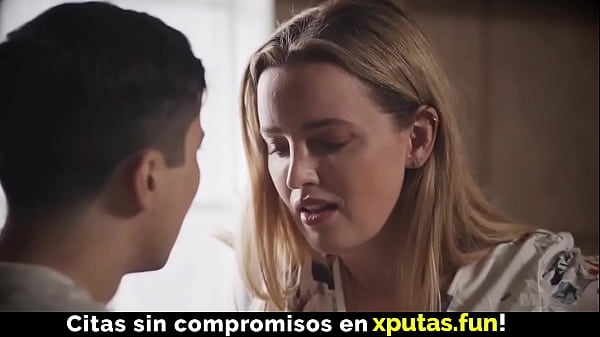 Madrastra rubia cachonda quiere sexo. Tabú familiar, subtítulo en español