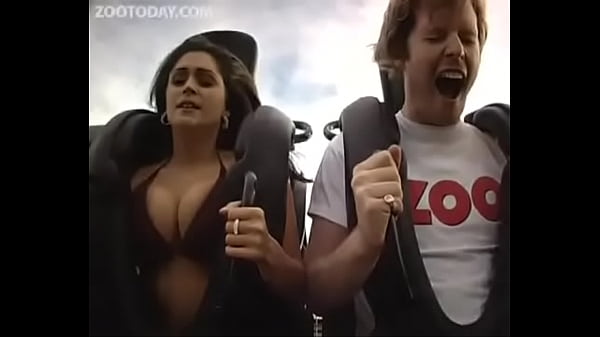 ¡Chica sexy prueba Saw Ride en Thorpe Park!