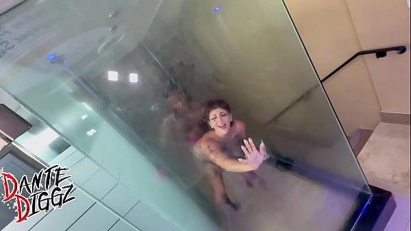 La puta latina Gia Lovely recibe una sorpresa de la BBC en un hotel de sexo en Miami