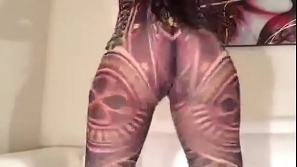 latina twerking