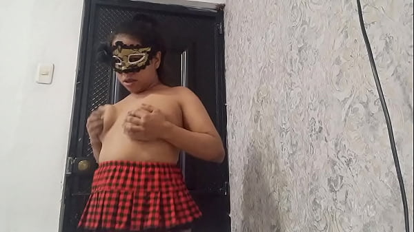 BAILARINA EXÓTICA CALENTÁNDOSE CON SU COÑO ABIERTO