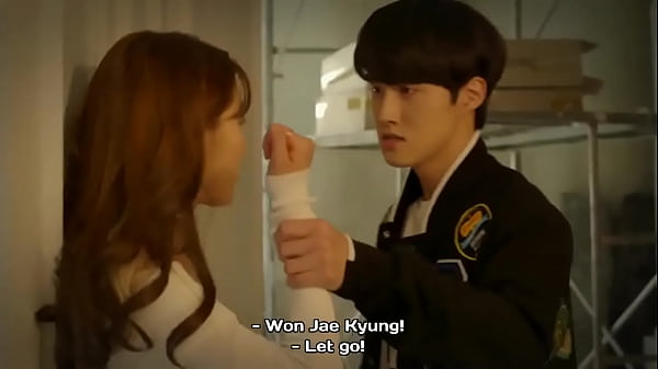 Chica coreana tira a un chico en una habitación para tener sexo (escena de película coreana) parte 2 el chico quiere un poco