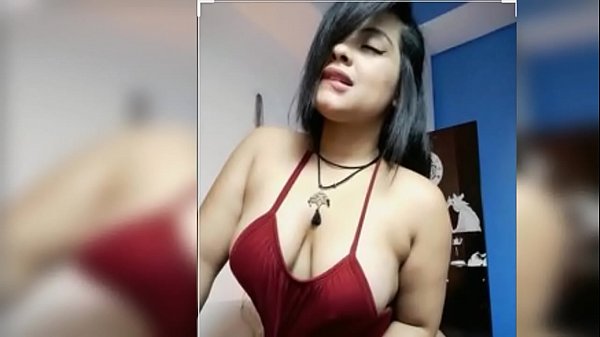 Neha seduciendo a su hermanastro para que la folle (Historia de audio en hindi)
