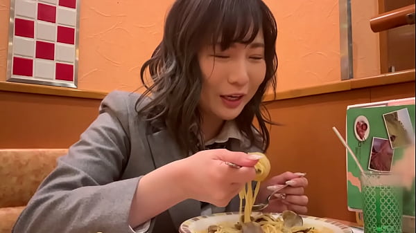 Una linda chica japonesa con grandes pechos en un club de natación. Ella tiene sexo en uniformes de chicas sin condones. Su coño afeitado es muy erótico. Vídeos caseros de aficionados asiáticos. https://bit.ly/eoAVx9p