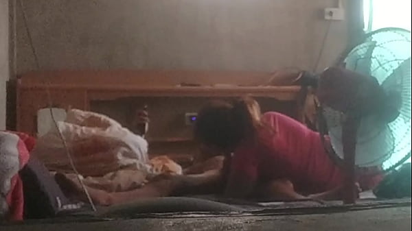 Pequeña y linda asiática casera