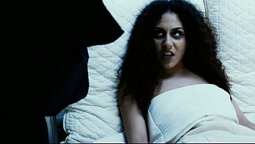 Liv Revamped le ruega al sacerdote que la folle para exorcizar a sus demonios - Parodia pornográfica de cosplay de El Exorcista