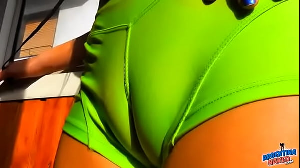rubia tetona natural! Con perfecto cameltoe coño y culo