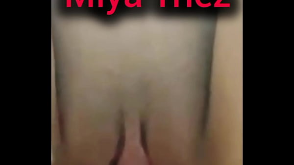 ¡Miya Triez muestra su coño rosa en internet! #corno