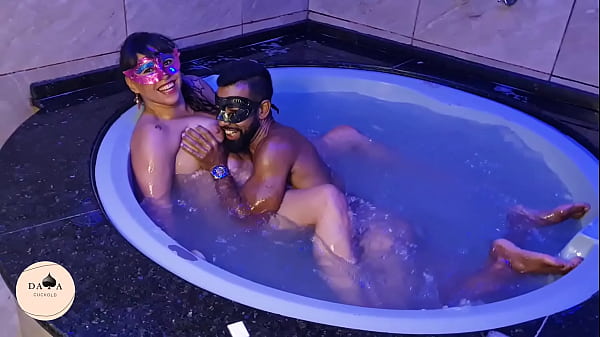 Jugué a coger los jabones de la bañera: ¡Homenaje a GUGU: El rey de la prostitución en la televisión brasileña!