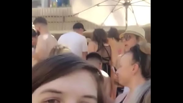Me divertí en un club de playa hoy ~ (Ya no estoy allí)