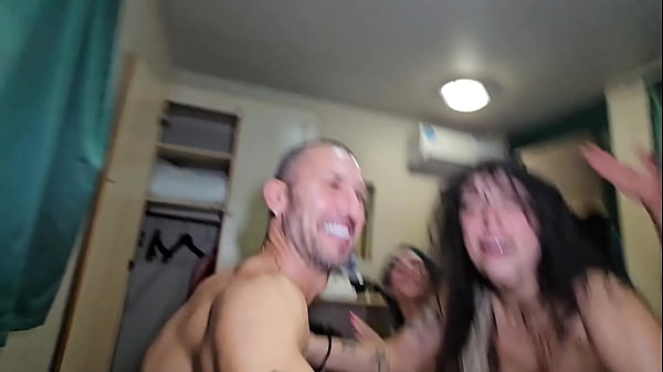 Todo empezó como una fiesta inocente. La aventura orgía de Maya y Luca.