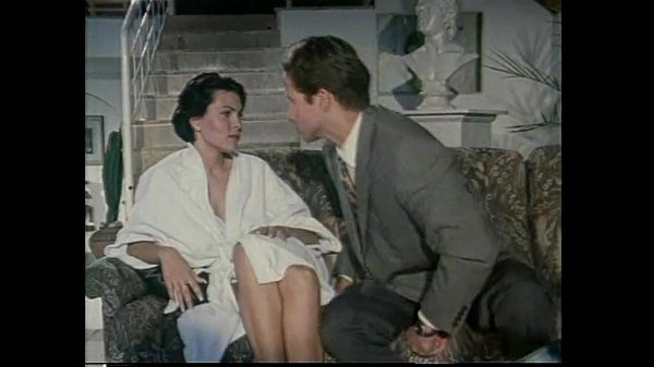 Caliente porno vintage con una mujer caliente que pone los cuernos a su marido