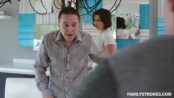 MILF TETAS GRANDES SEDUCE Y FOLLA A SU SOBRINO