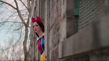La malvada reina Bianca Beauchamp hace que Hazel Moore eyacule - Parodia pornográfica de cosplay de Blancanieves