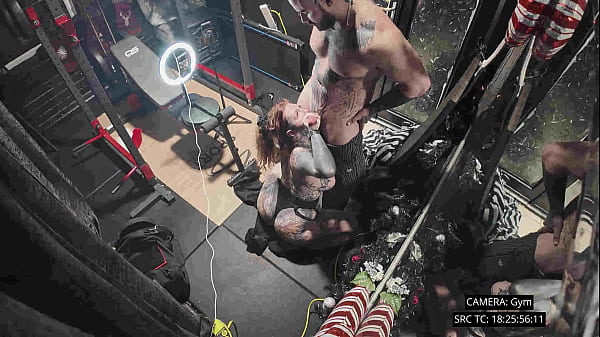 FELIZ DÍA 8 DE KINKMAS SALVAJE VOYEURISMO CCTV GIMNASIO FACIAL