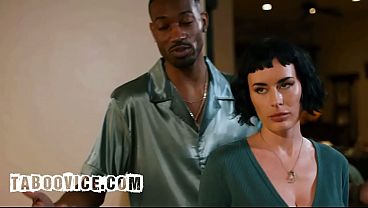 Marido cornudo comparte a su esposa con su jefe.