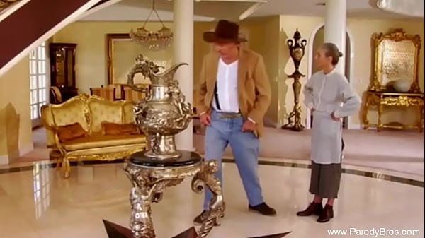 Diversión de la parodia con los vecinos atractivos calientes del redneck
