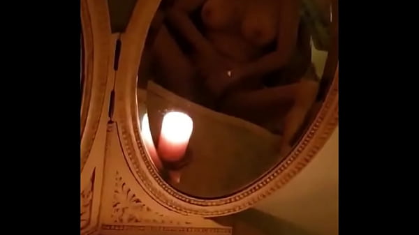 Masturbándose en espejos antiguos