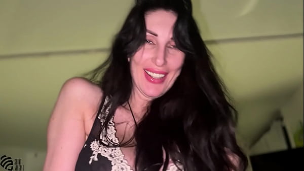 Milf caliente llegando al orgasmo