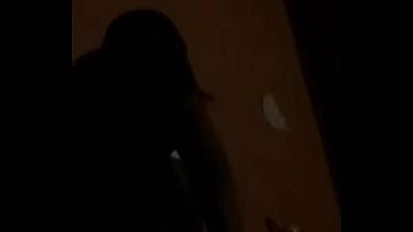 pareja interracial follando felizmente
