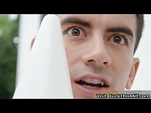 La Paisita Oficial Lies By The Pool And Encourages Lucky Jordi To Drill Her Tight Ass