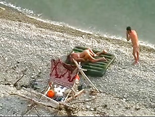 BEACH VOYEUR i48
